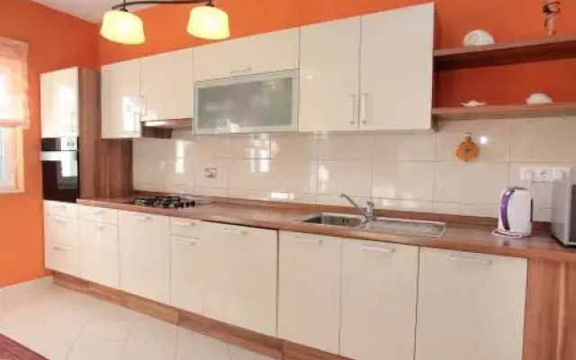 Apartman Tone