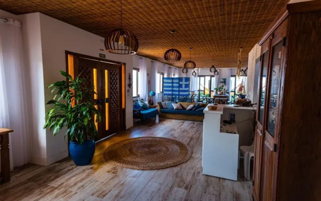 Mar Egeu Arte & Pouso