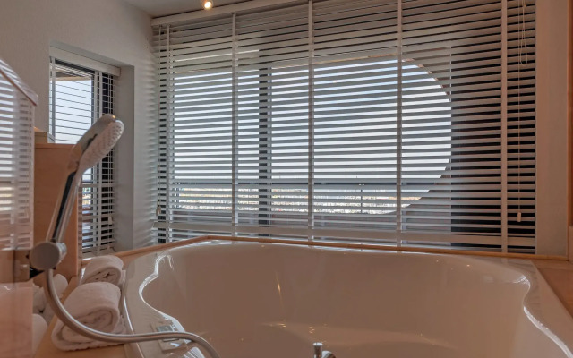 Leonardo Hotel IJmuiden Seaport Beach