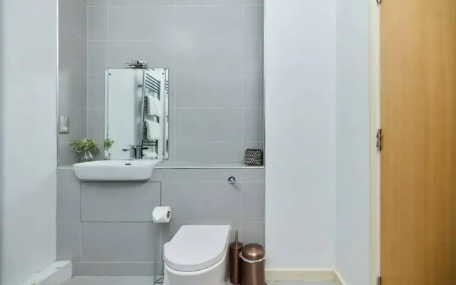 The Spitalfields Beauty - Bright 2bdr Flat