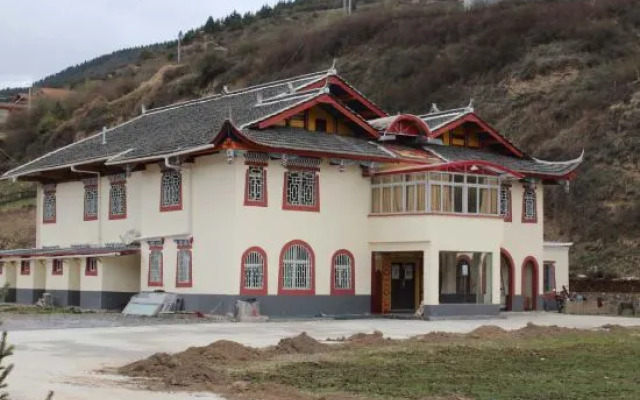 Songpangesan Riverside Tibetan House