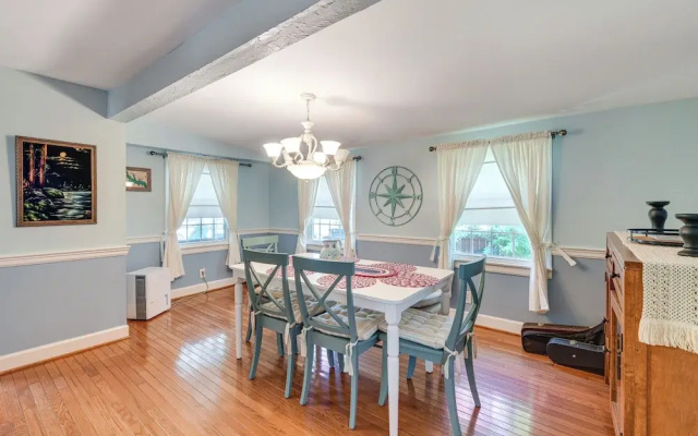 Fish, Swim & Boat: Colonial Beach Bungalow