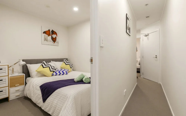 A Comfy Spot Adjacent to Sky Tower 12C