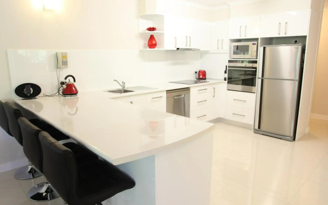 Port Douglas Outrigger Holiday Apartments
