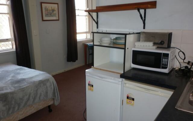 Young Budget Accommodation - Hostel