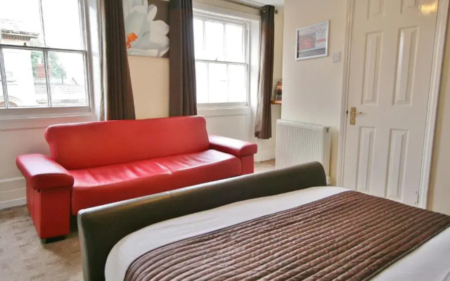 Central Hotel Cheltenham by Roomsbooked