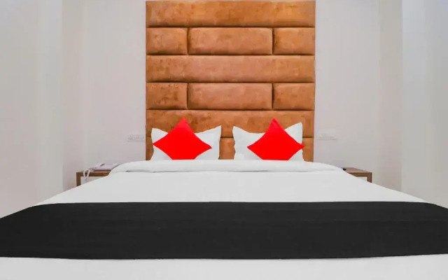 Hotel Crystal Empire by OYO Rooms