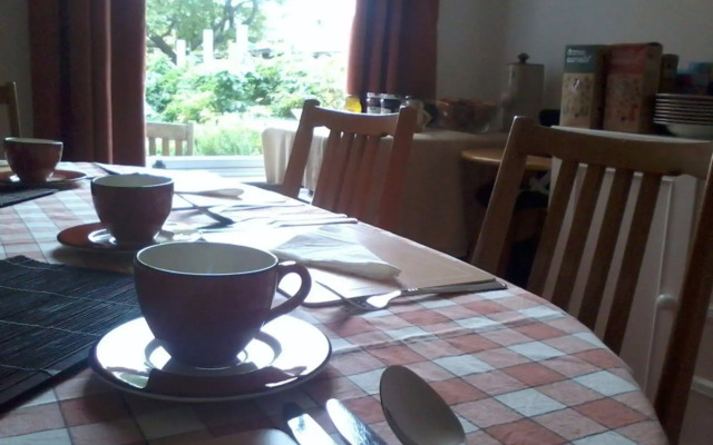 Barnes's Rest Bed & Breakfast & Caravan
