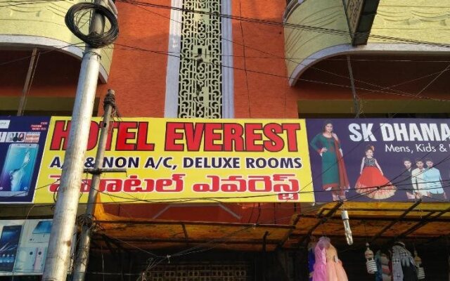 Hotel Everest Residency