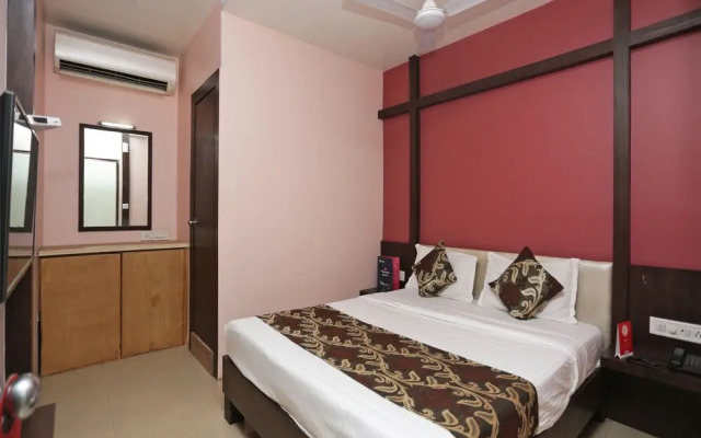 OYO 13214 Hotel Metro 7x11