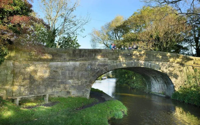 Orchard Glamping -willow Pod