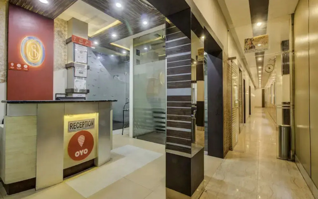 OYO 22530 Savoy Hotel