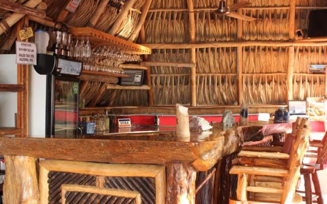 Tranquilseas Eco-Lodge And Diving Center