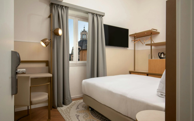 Cosmopolita Rome Colosseum, Tapestry Collection by Hilton