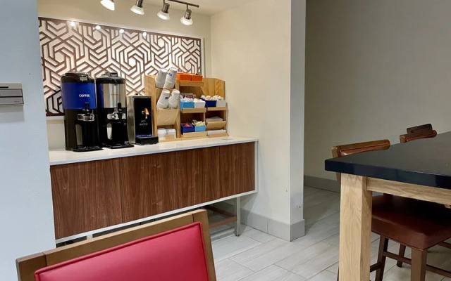 Holiday Inn Express Sulphur