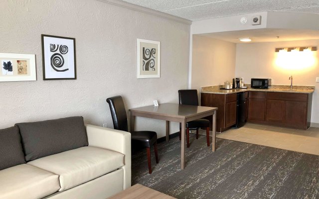 Country Inn & Suites by Radisson, Mt. Pleasant-Racine West, WI