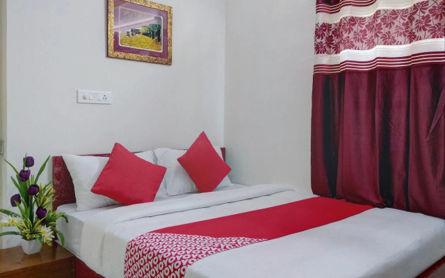 OYO 11093 Hotel Rathod Suites