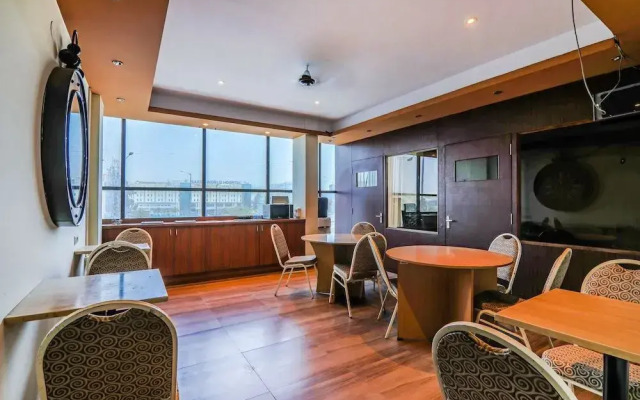 OYO 10335 Platinum Hotel