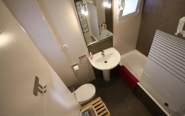 4 BEDROOMS -SENECA Center Apartment