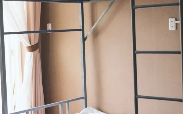 White Hotel - Hostel