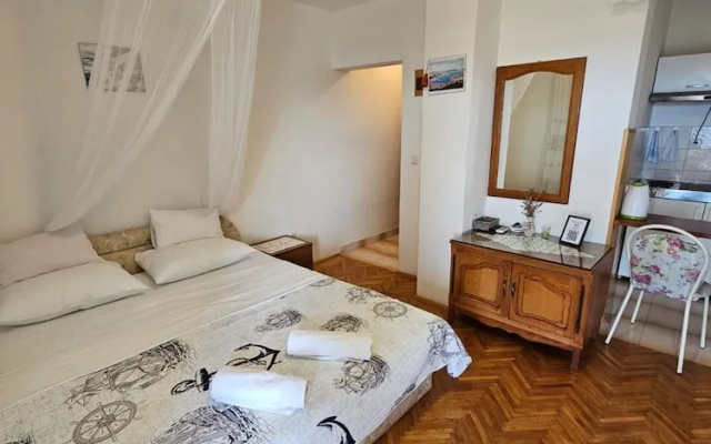 Studio in Tribunj Near Bristak Beach