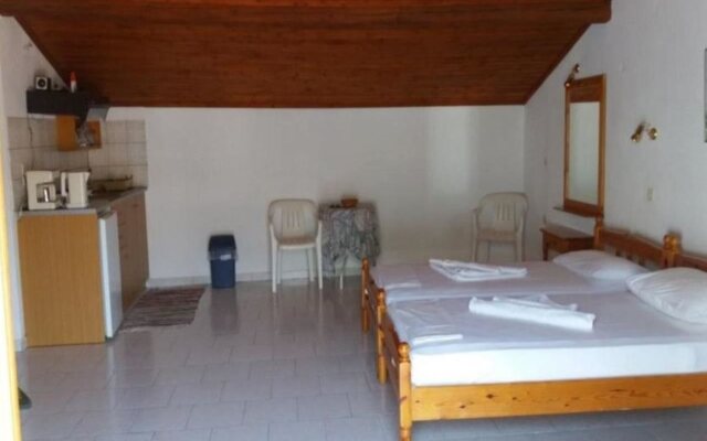 Alekos Rooms and Apartments