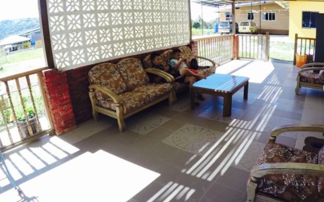 OYO Home 90371 Home Valley Homestay Tambunan