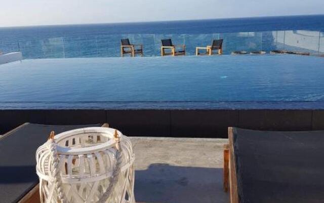Almyra Oia Suites