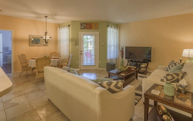 Exquisite Avalon Clearwater Condo,Minutes To Beach