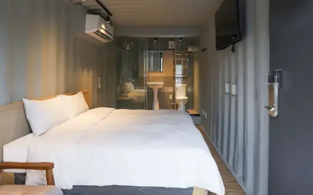 Dash Forwaves Hotel
