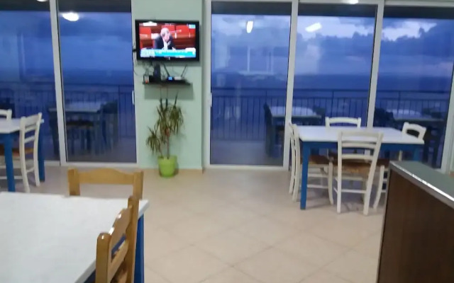 Akrotiri Panorama Apartments