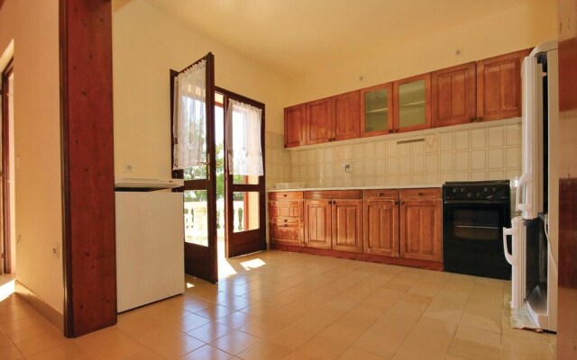 Amazing Home in Prizba With Wifi and 7 Bedrooms