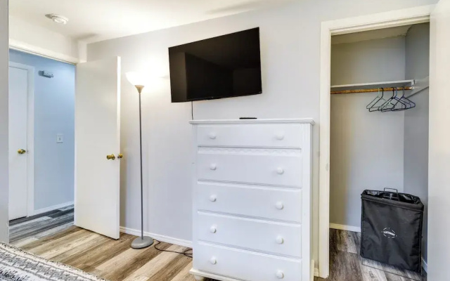 4 Mi to Dtwn Rochester: Charming Apt w/ Patio!