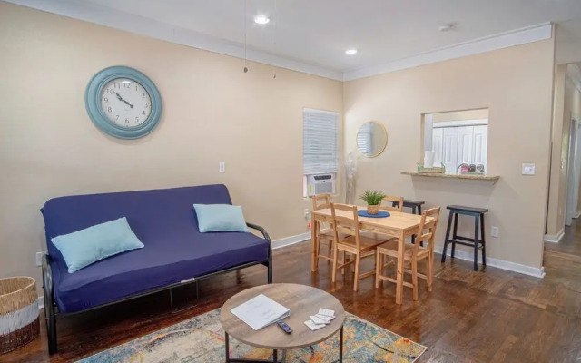 Fabulous Newly Renovated 1br/1ba Near Downtown