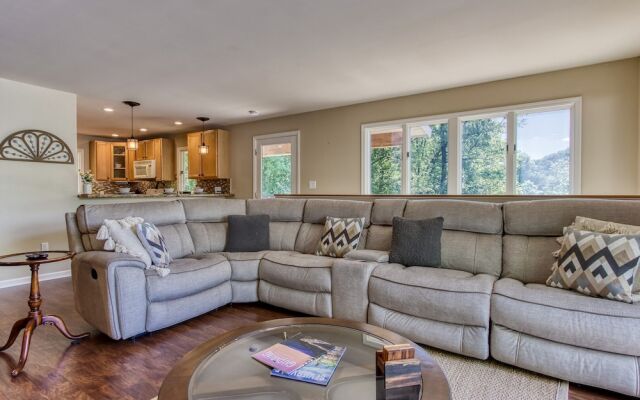 Deer & Doe by HoneyBearCabins