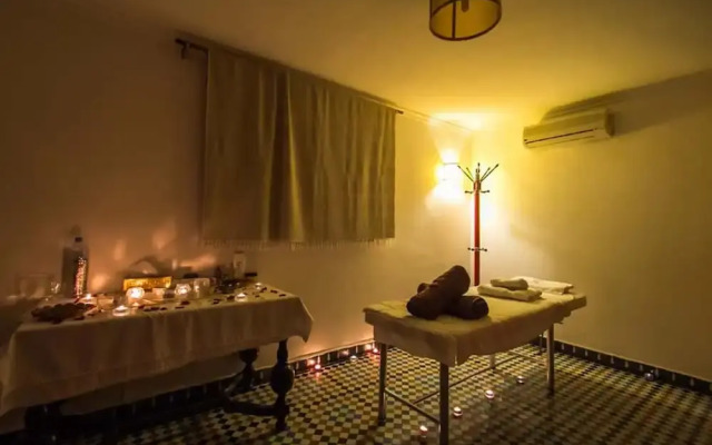 Room in B&B - Riad Authentic Palace & Spa - Al Bartal