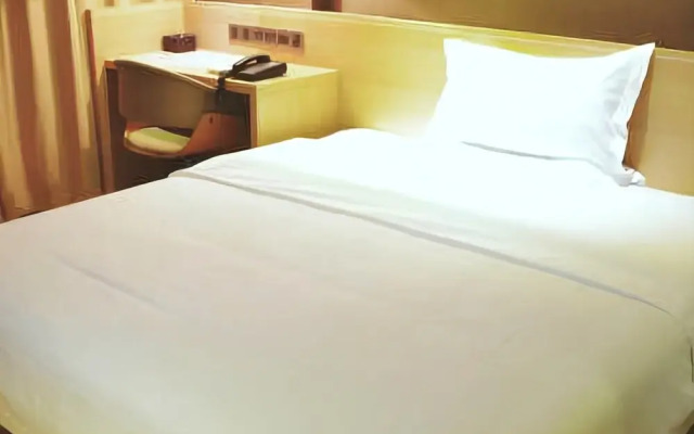 IU Hotel Wuhan High-speed Rail Honggang City