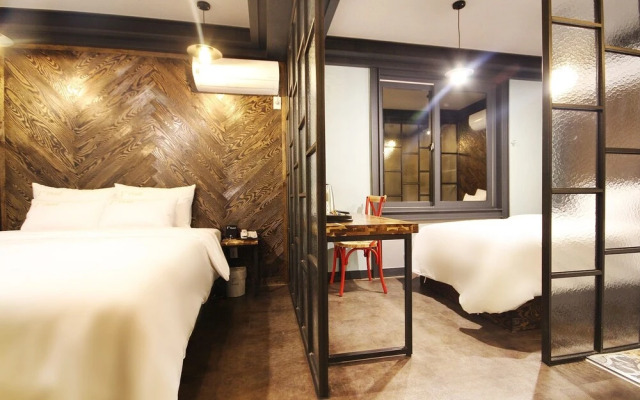 Yeosu 1st Avenue Hotel
