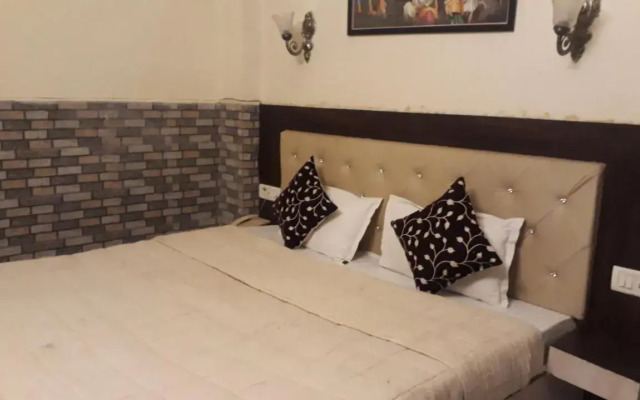 Fabhotel Sarwan