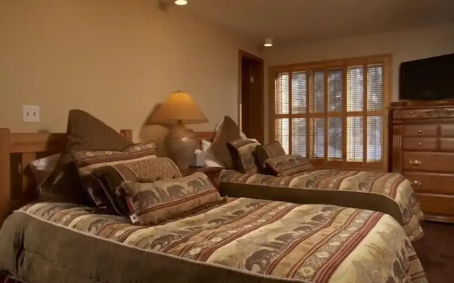 Slopeside Chalet - 6 Bedrooms Home