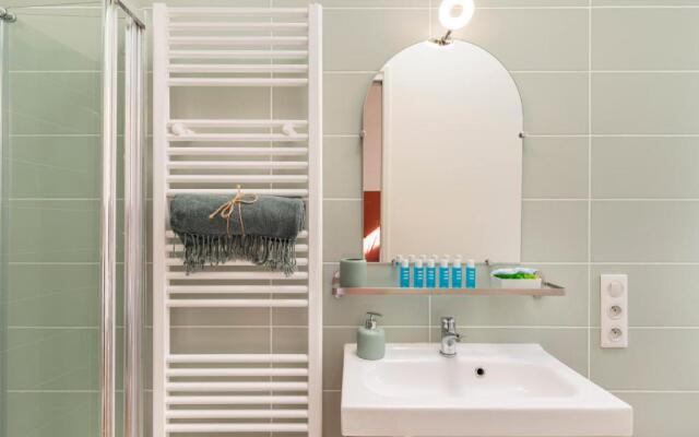 Cosy and Trendy 3 Bedrooms train station and tramway