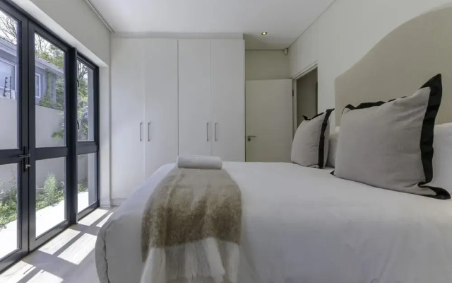 Newly Renovated 3 bed Apartment With Splashpool - 2283