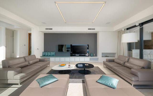 Anabel in Hvar with 4 bedrooms and 4 bathrooms