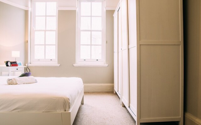 Modern Grove Court Apartment - ISMY