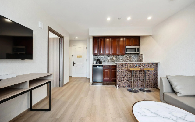 Ramada by Wyndham Flushing Queens