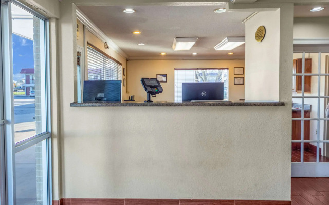 Econo Lodge Meridian South