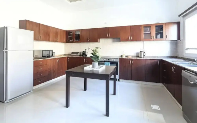 Spectacular Al Wasl Villa - With Private Pool