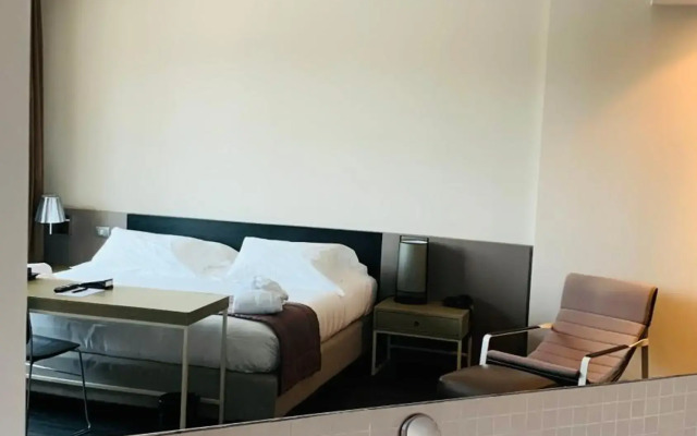 G Hotel