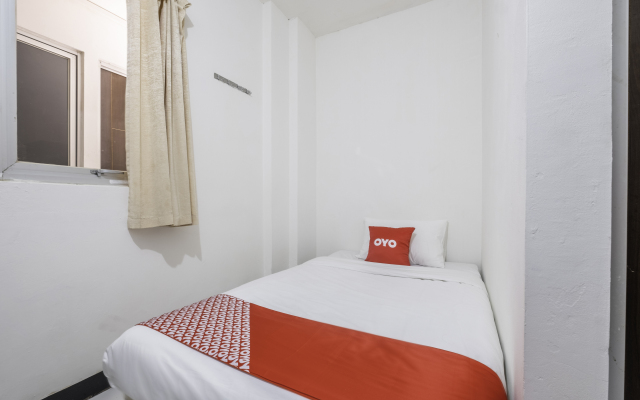 Super OYO 1568 Stasiun Ka Cirebon Guest House