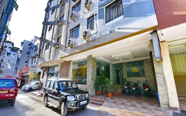 OYO Premium Jaipur Junction